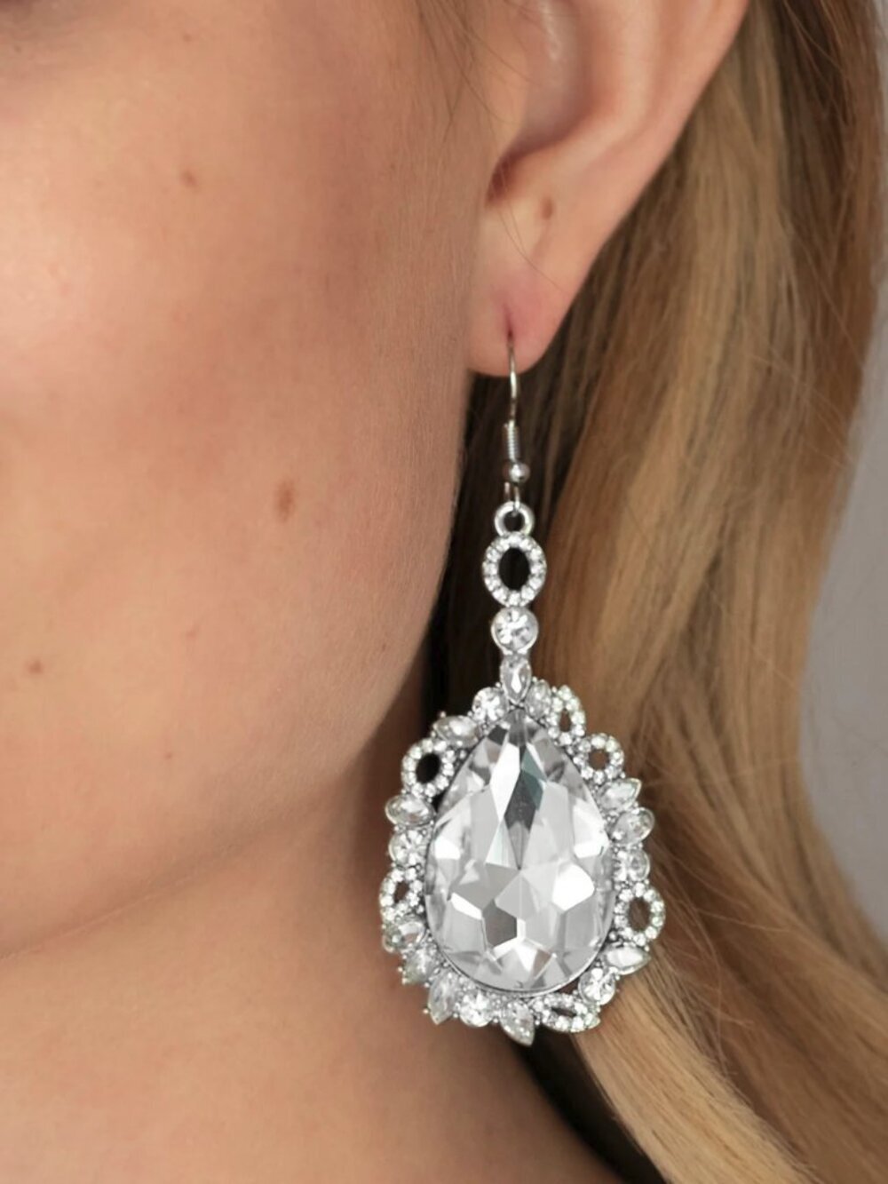 Paparazzi Jewelry Accessories - Royal Recognition - White Earrings - Vintage